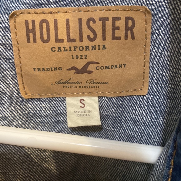 Small hollister jean jacket - Picture 2 of 3